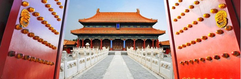 中美建交40年，两国之间的关系可以分为三个阶段.