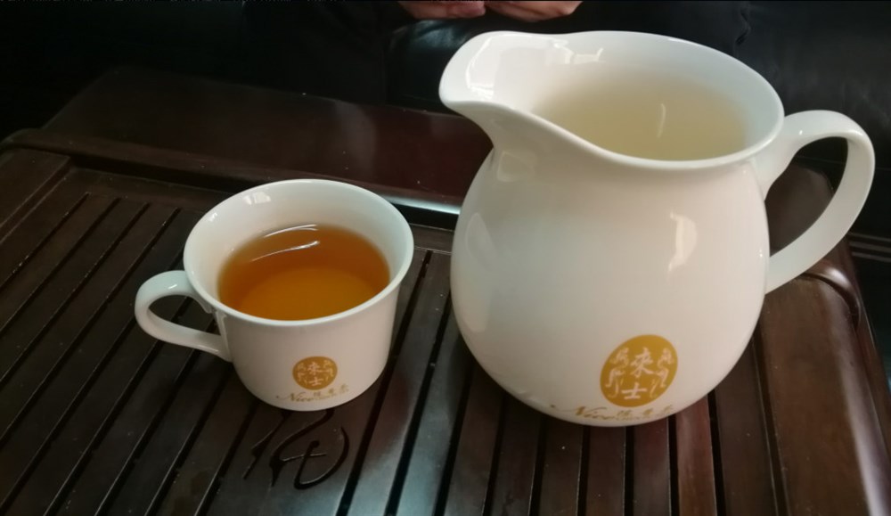 开心茶歇：由东莞市绩丰贸易有限公司提供的来士陈普茶和茶具。